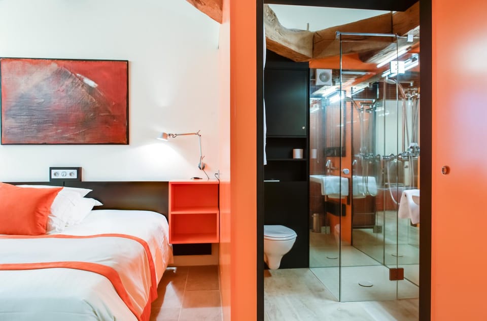 Shower, Bed, Bathroom, TV and multimedia, Coffee/tea facilities, Photo of the whole room, Bedroom, cot, pet friendly, pet friendly