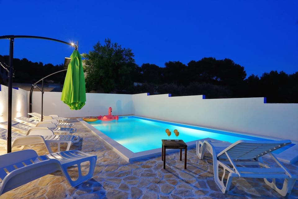 Swimming pool, Swimming pool