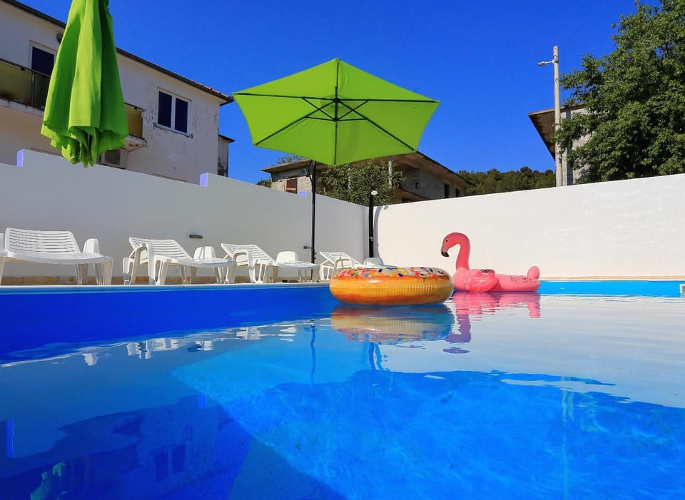Swimming pool, Swimming pool
