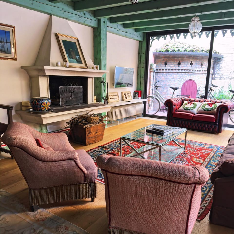 Communal lounge/ TV room