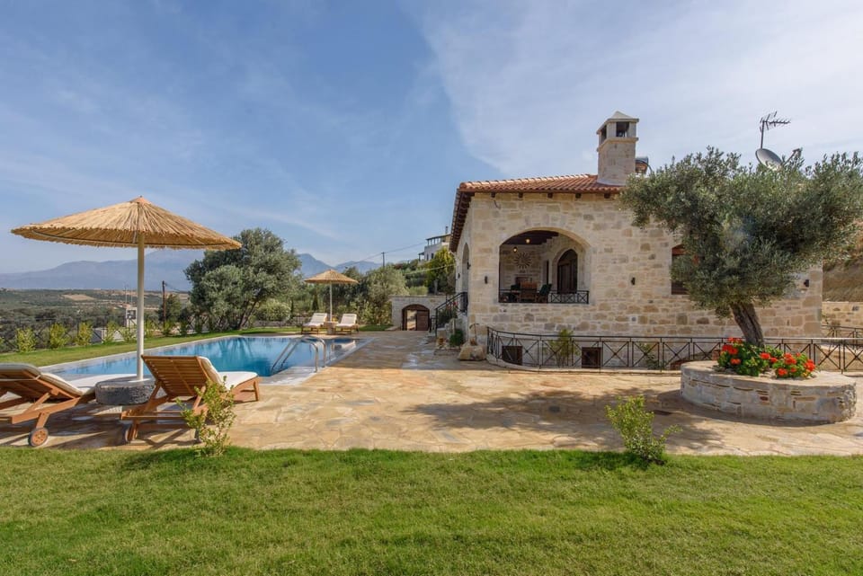 Spring, Natural landscape, On site, Swimming pool