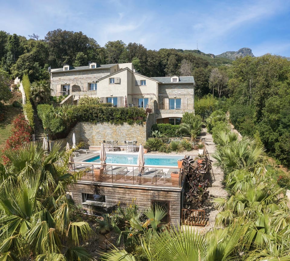 Property building, Day, Natural landscape, Garden view, Mountain view, Pool view, Swimming pool, sunbed