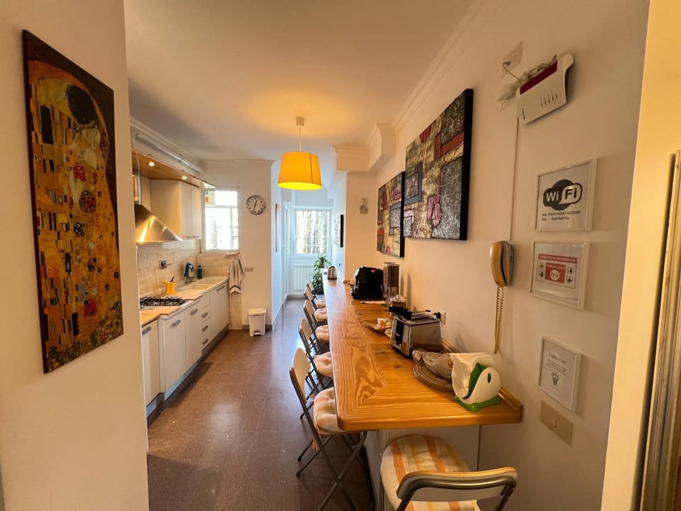 Kitchen or kitchenette, Living room, Communal kitchen, Breakfast, Internal: Not applicable to any particular room
