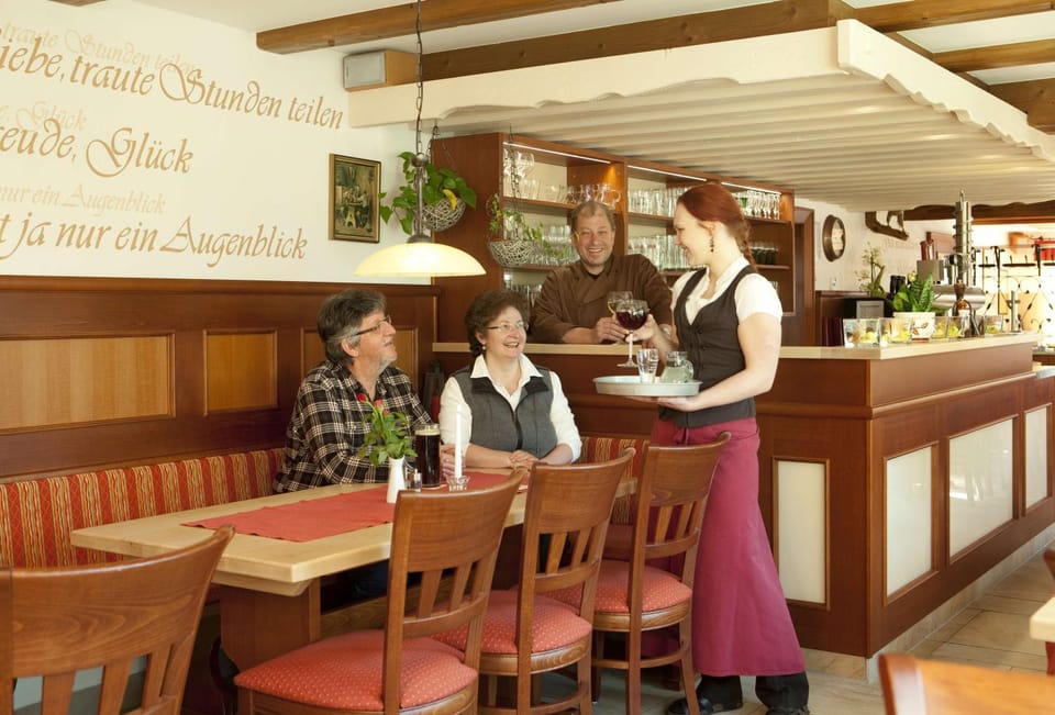 Restaurant/places to eat, Food and drinks