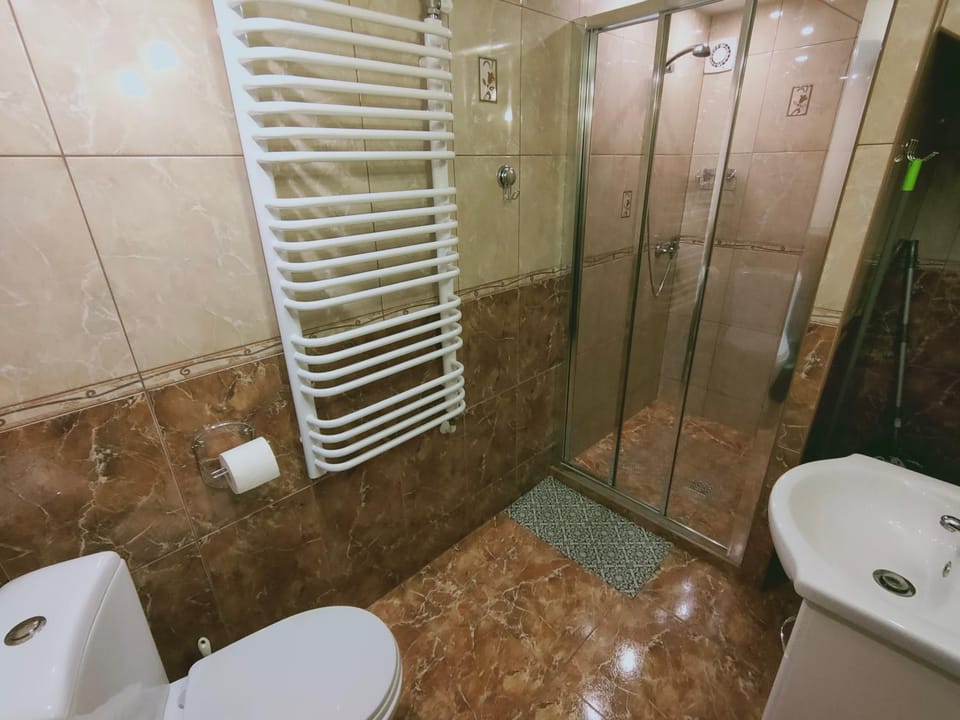 Shower, Toilet, Bathroom