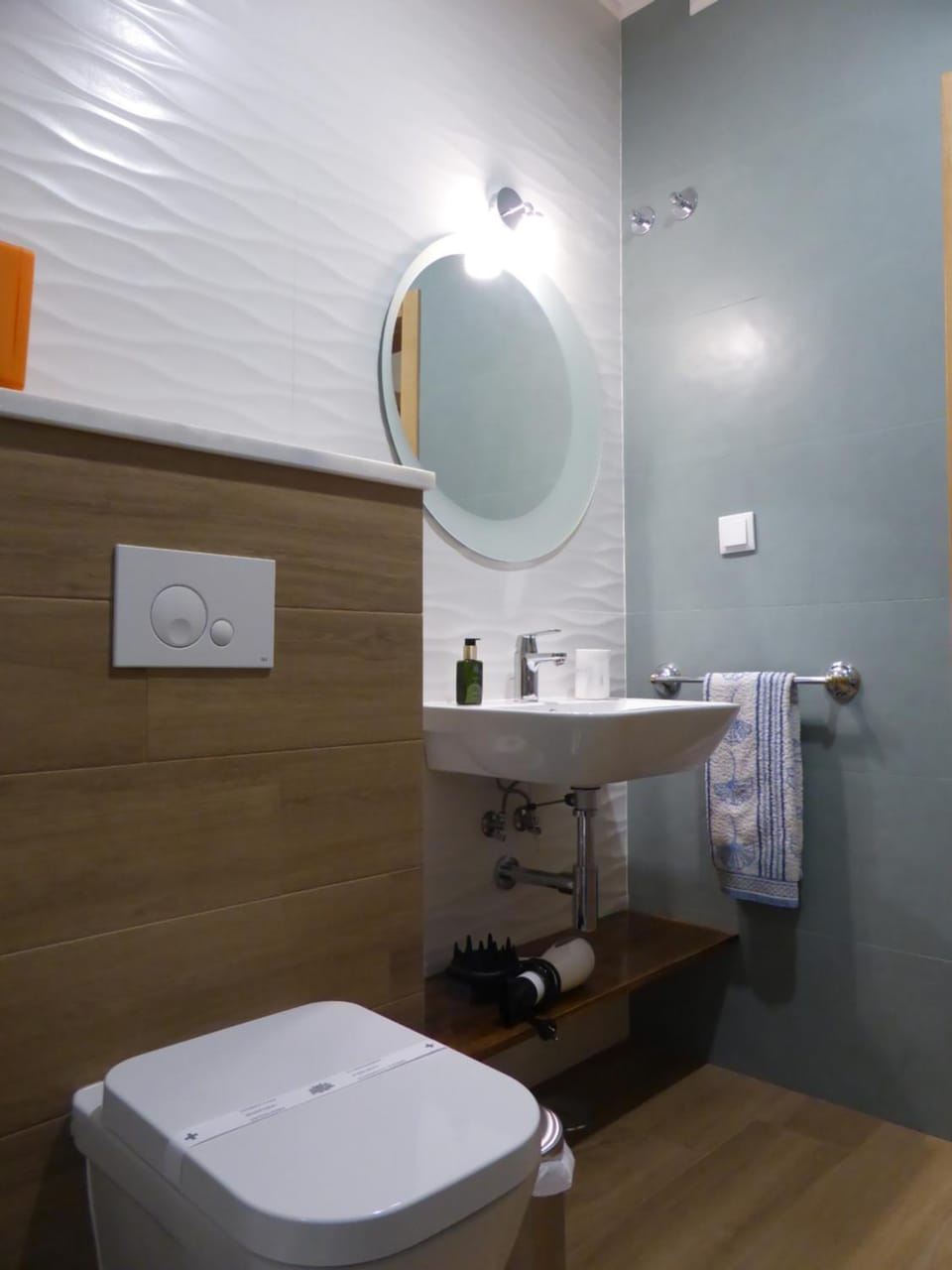 Toilet, Bathroom, towels