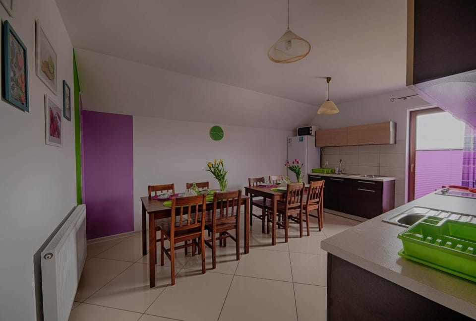 Kitchen or kitchenette, Communal kitchen