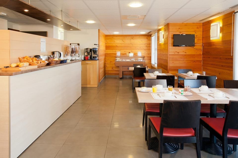 Restaurant/places to eat, Continental breakfast