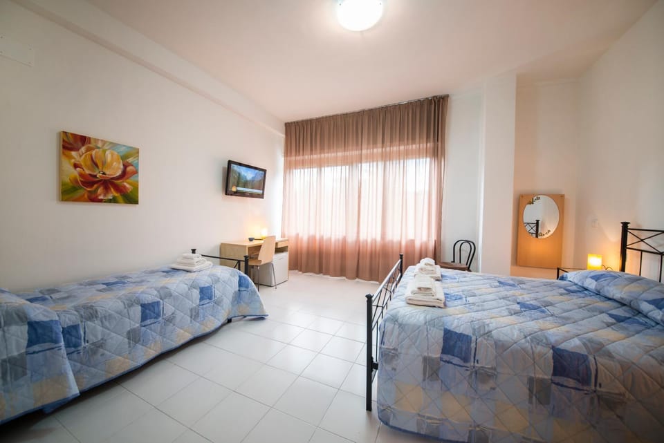 Photo of the whole room, City view, Non alcoholic drinks