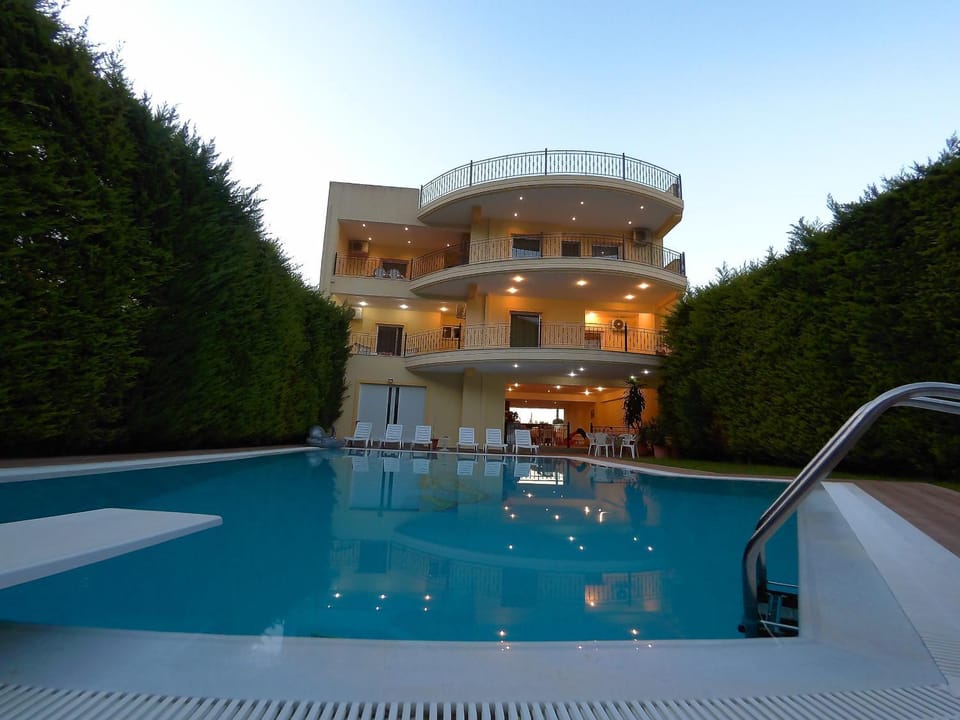 Property building, Swimming pool, Swimming pool