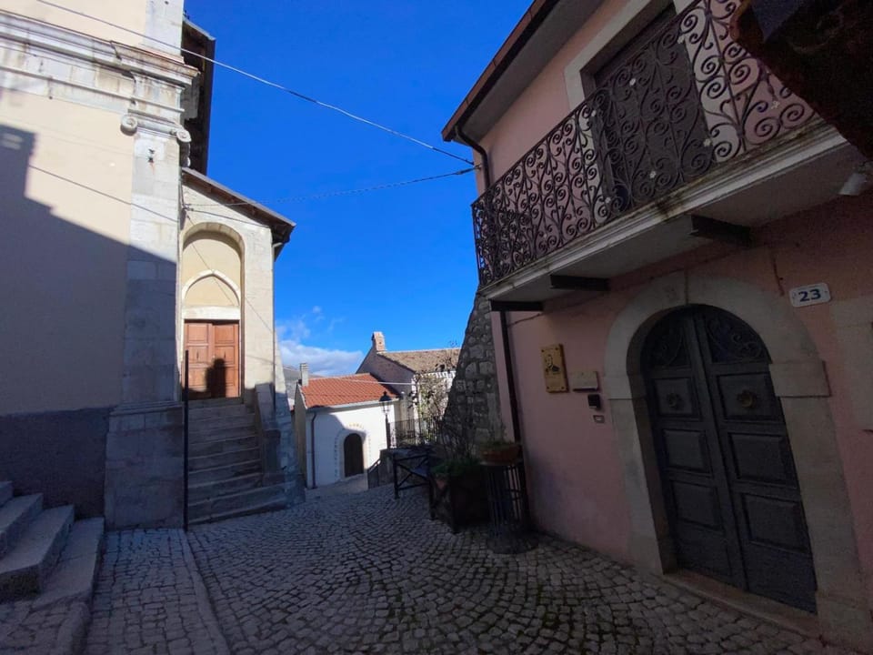 Property building, Neighbourhood, Landmark view, Street view