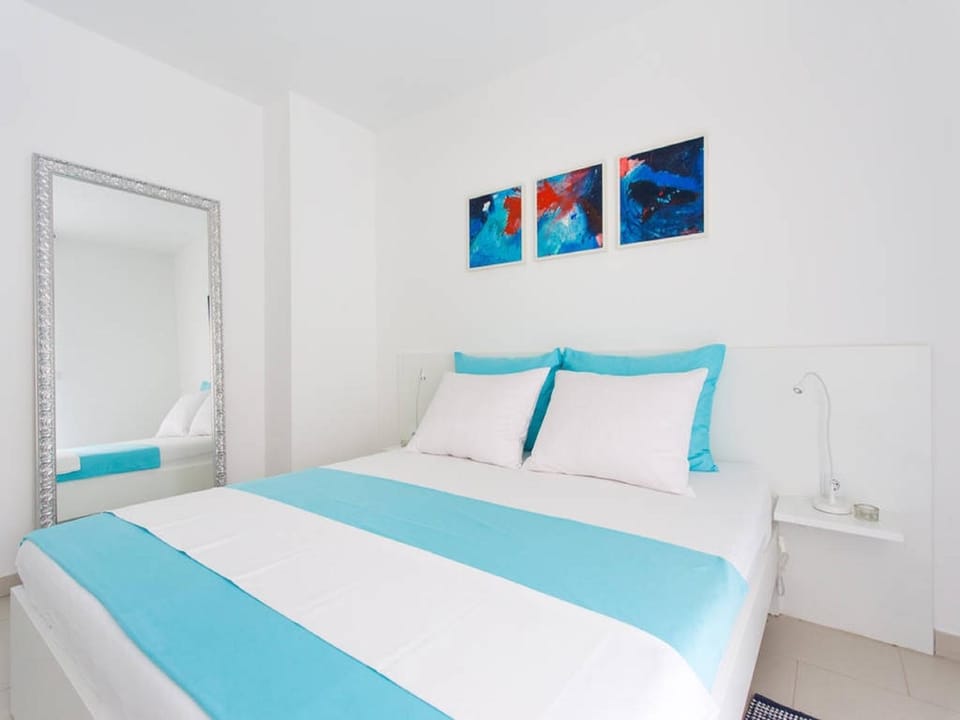 Spring, Bed, Day, Natural landscape, Summer, Decorative detail, Bedroom, On site, Pets, Mountain view, Mountain view, young children, older children, cot, Family