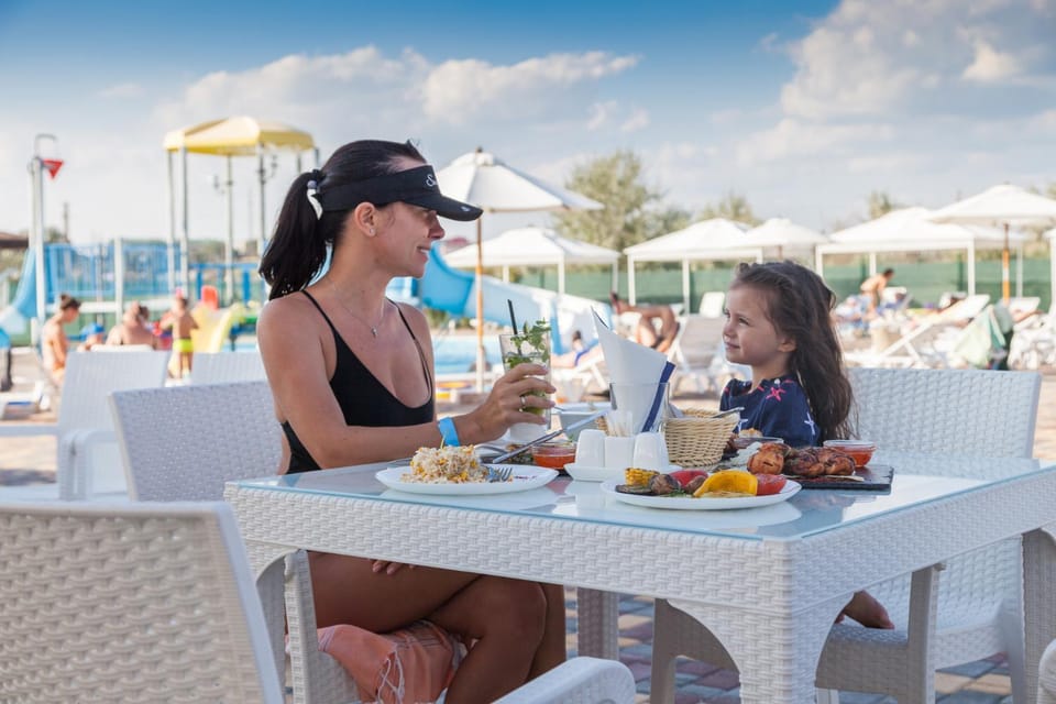 Restaurant/places to eat, People, Family
