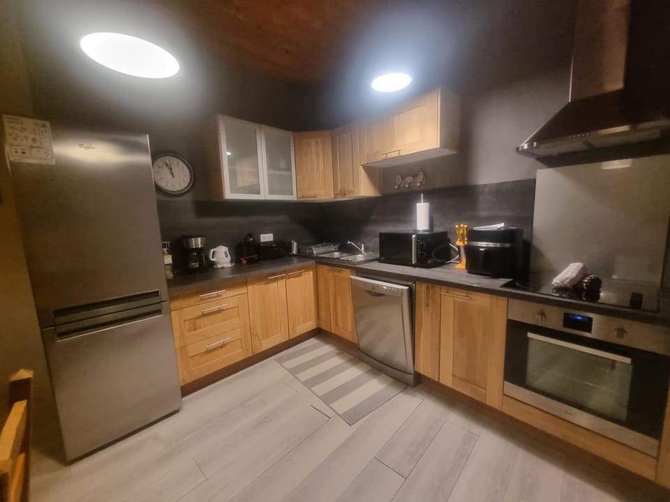 Coffee/tea facilities, dishwasher, oven, toaster