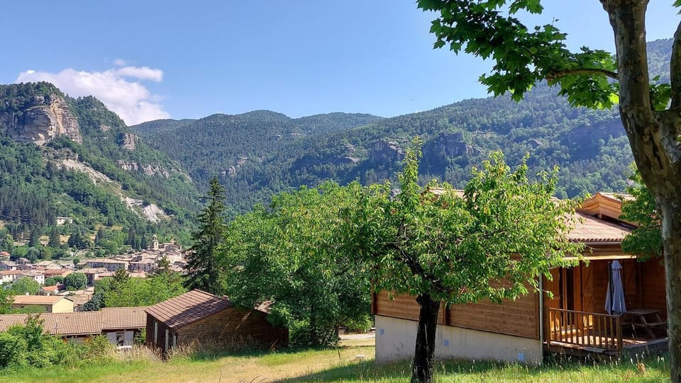 Nearby landmark, Natural landscape