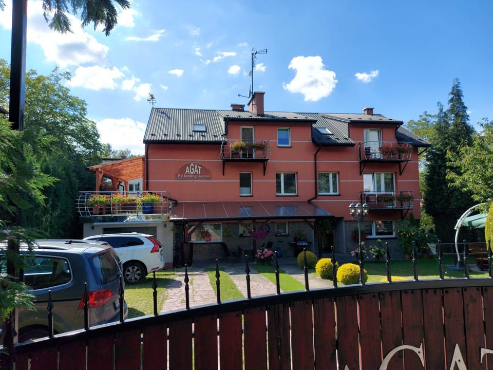 Property building, Day, Location