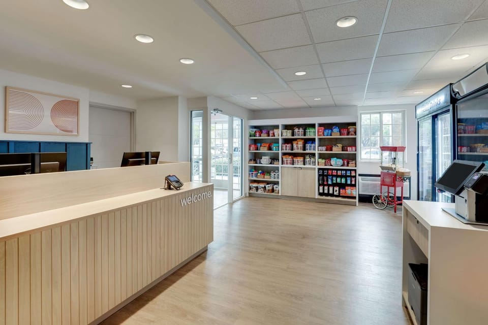 Restaurant/places to eat, Lobby or reception