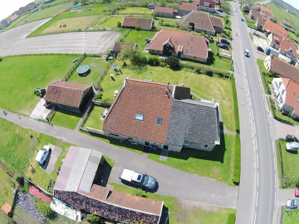 Bird's eye view, Area and facilities