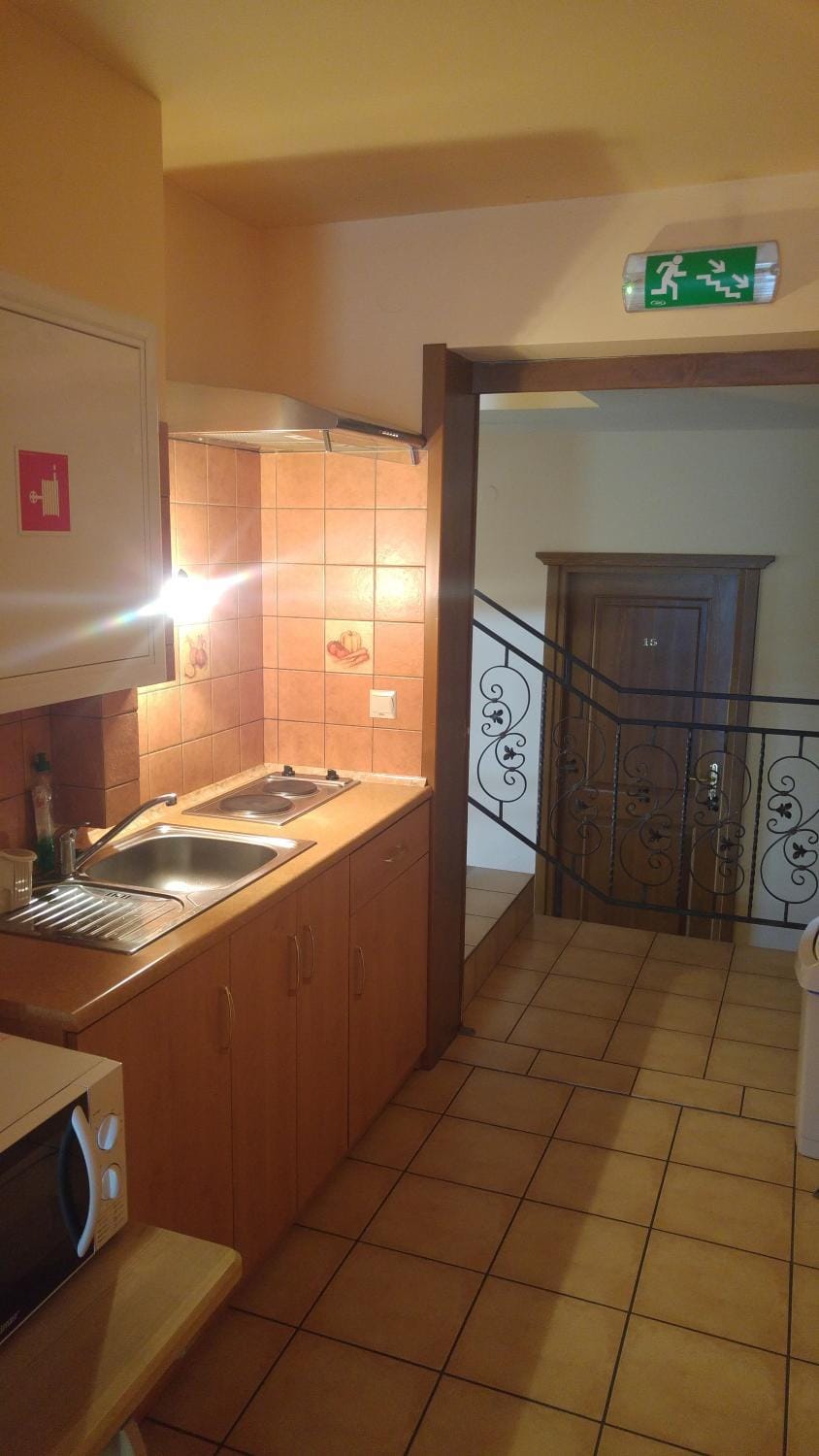 Kitchen or kitchenette, Communal kitchen