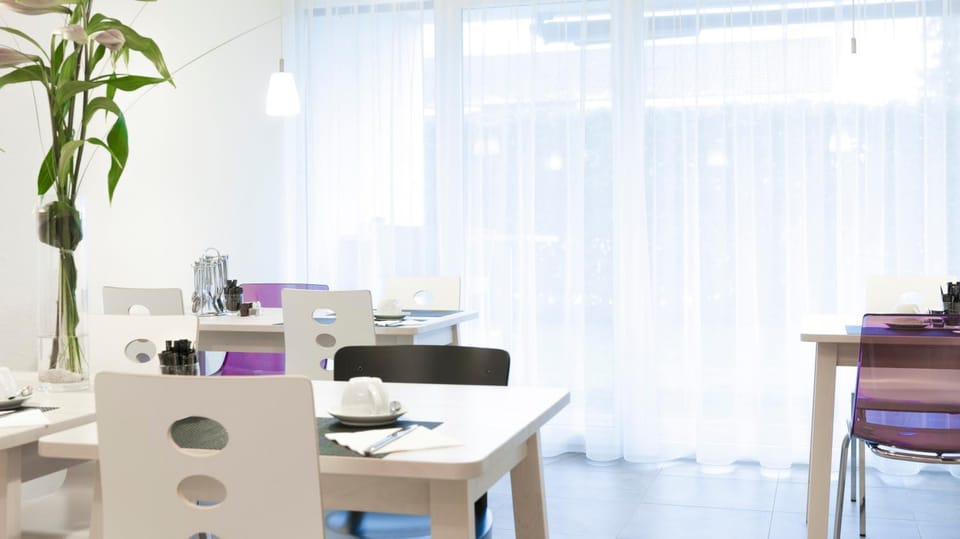 Seating area, Garden view, Continental breakfast