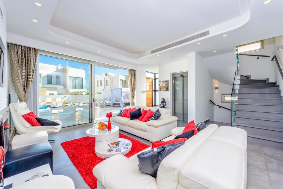 Communal lounge/ TV room, Living room