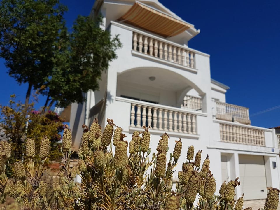 Property building, Facade/entrance, Balcony/Terrace