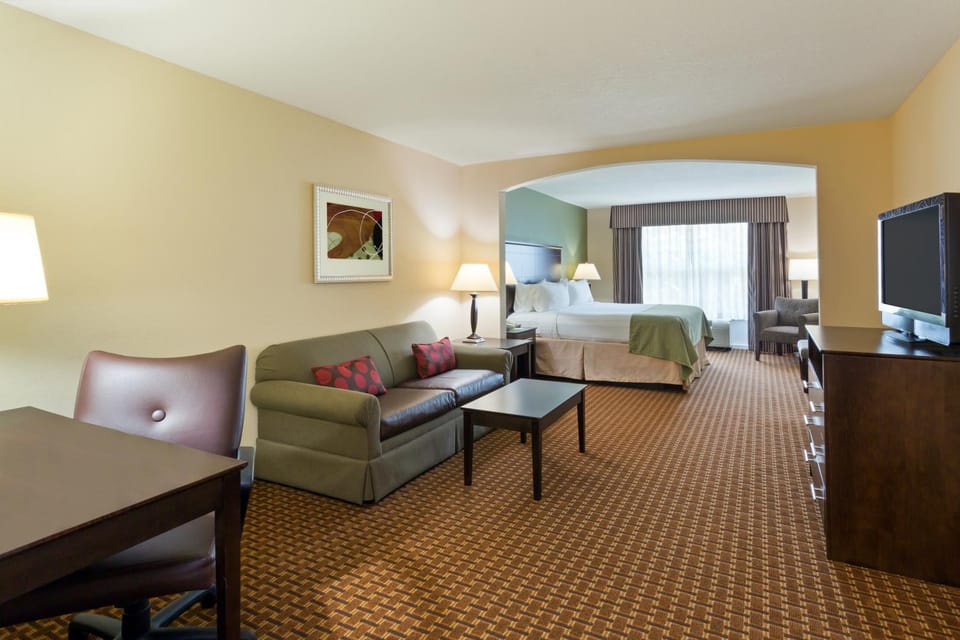 Bed, Seating area, Bedroom
