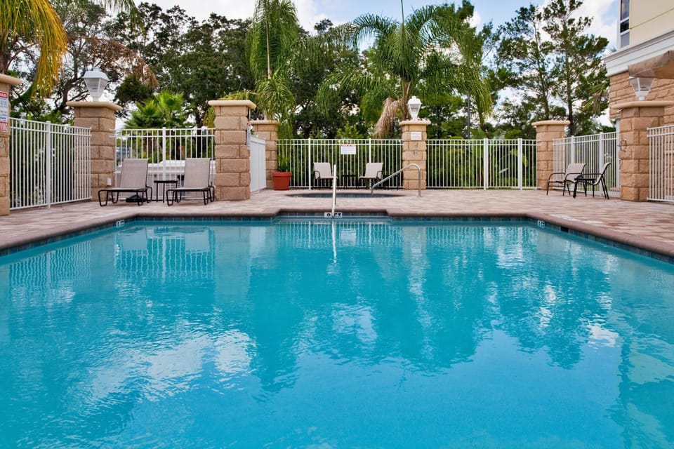 Swimming pool, Swimming pool