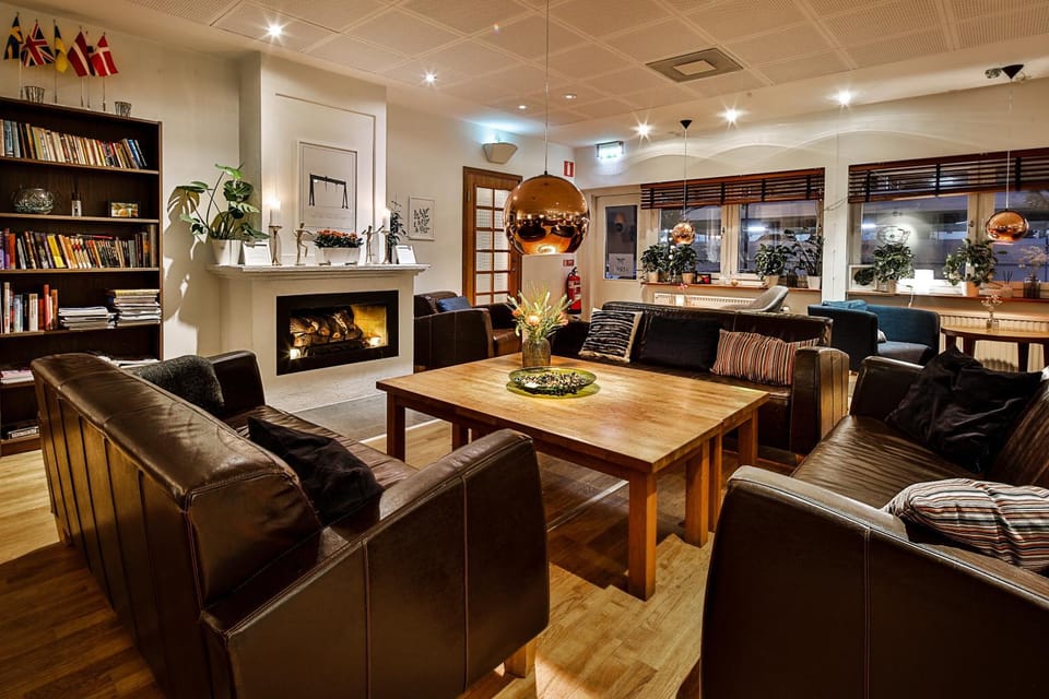 Restaurant/places to eat, Communal lounge/ TV room, Activities, Lounge or bar, Food and drinks