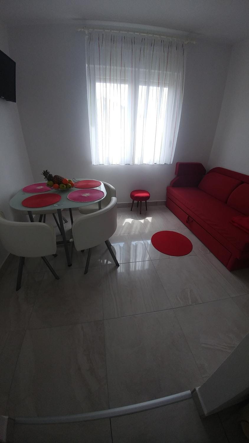 TV and multimedia, Living room, Seating area, Dining area