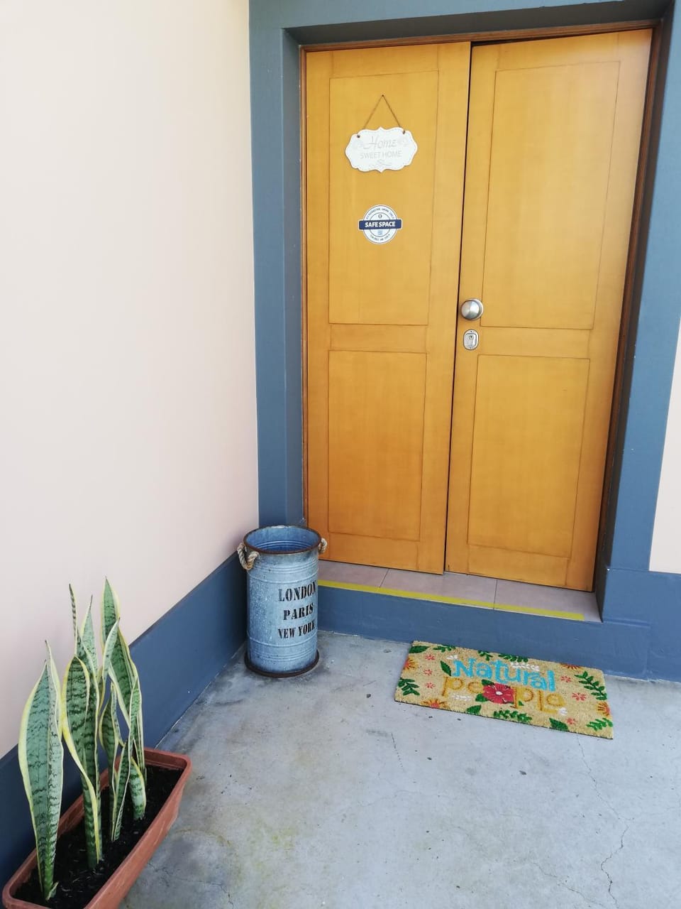 Facade/entrance