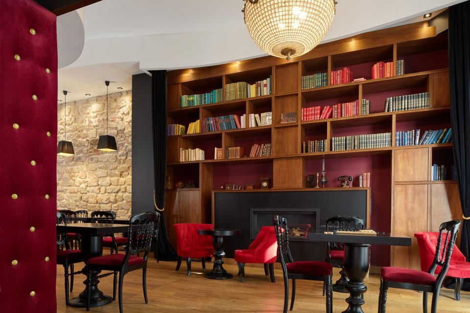 Living room, Food and drinks, Food, Breakfast, Drinks
