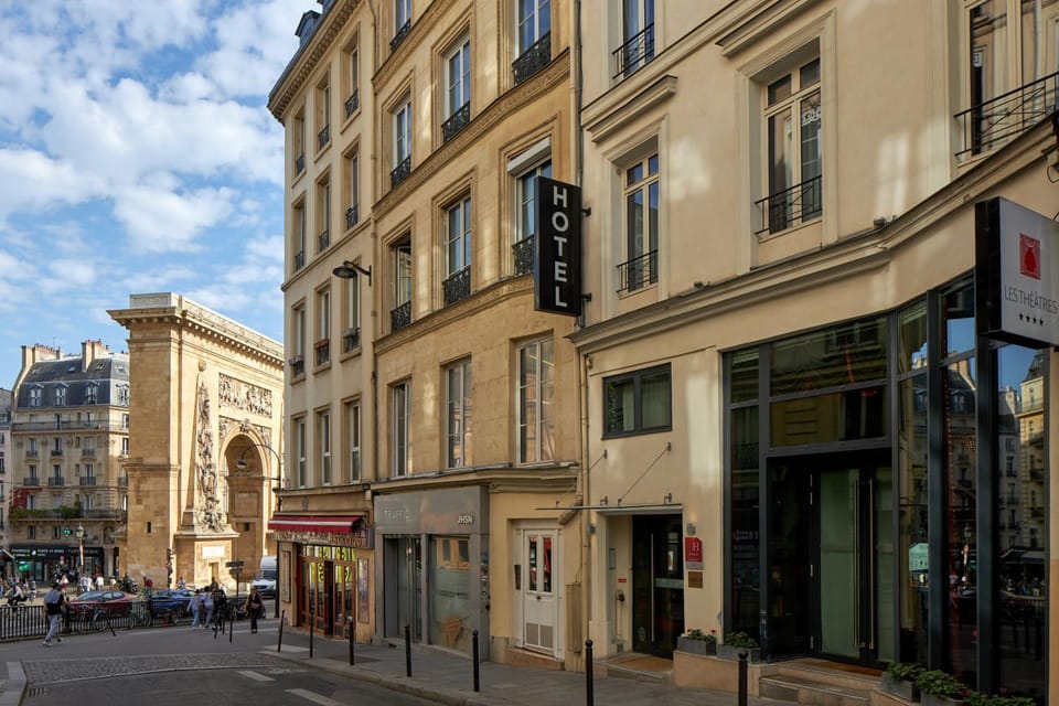 Property building, Facade/entrance, Neighbourhood, Street view, Street view, Location