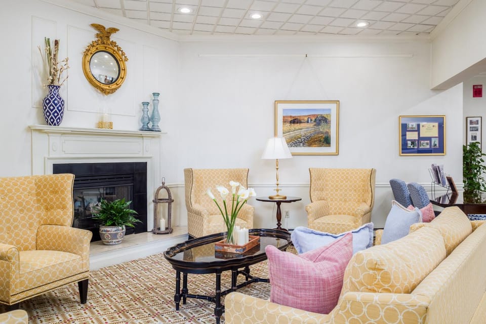 Communal lounge/ TV room, Lobby or reception