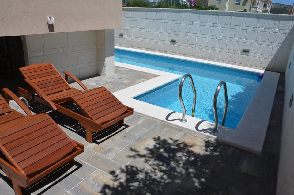 Villa Sunshine Apartment in Okrug Gornji