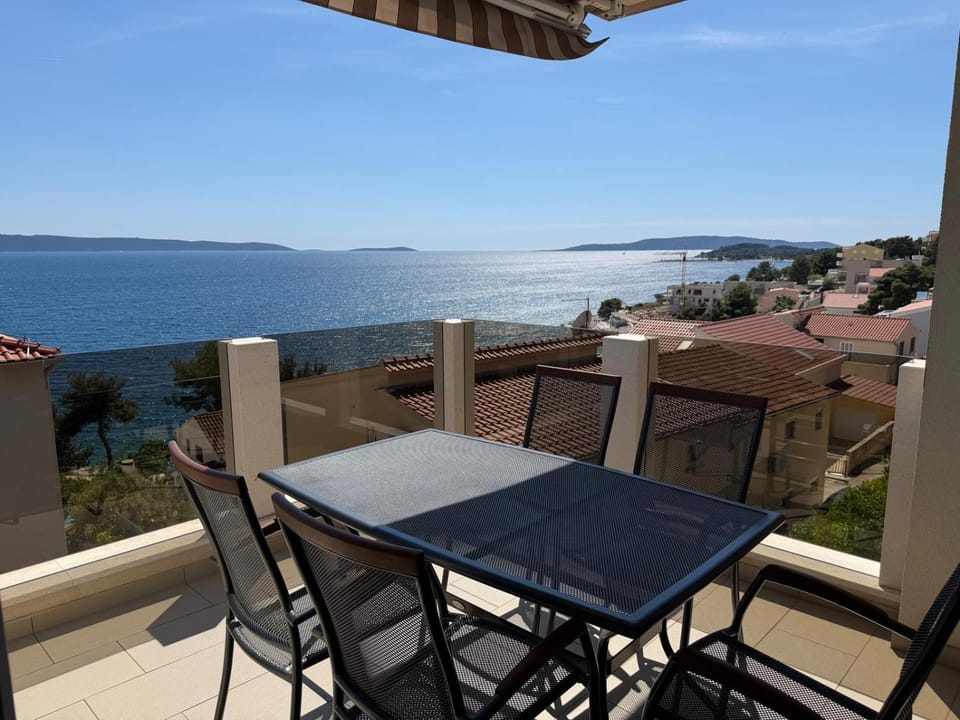 Apartments Villa Atlantis Apartment in Okrug Gornji