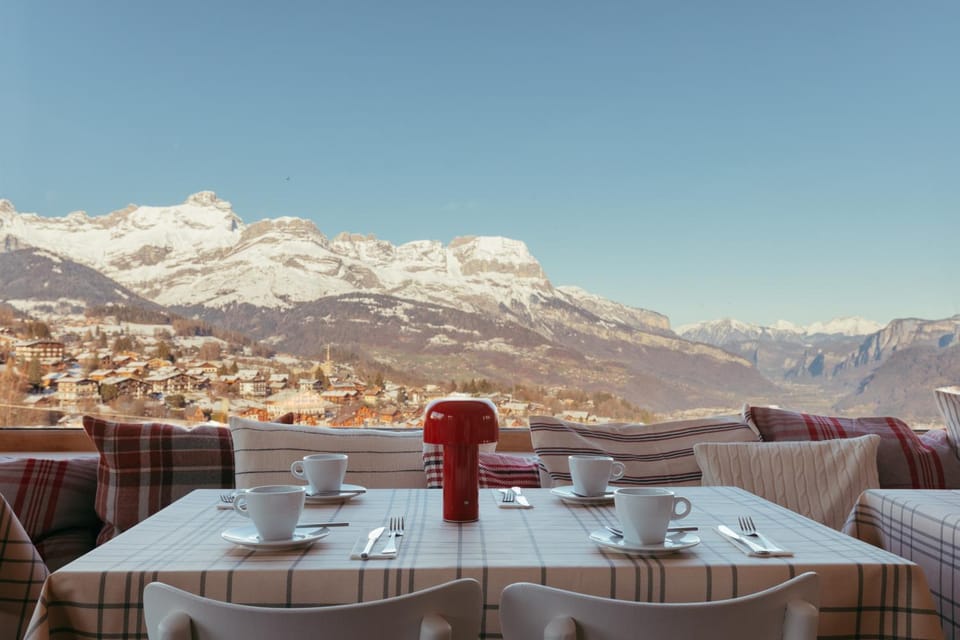 Restaurant/places to eat, View (from property/room), City view