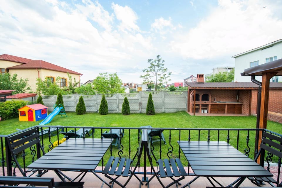 Patio, BBQ facilities, Children play ground, Garden, Garden view, Internal: Not applicable to any particular room