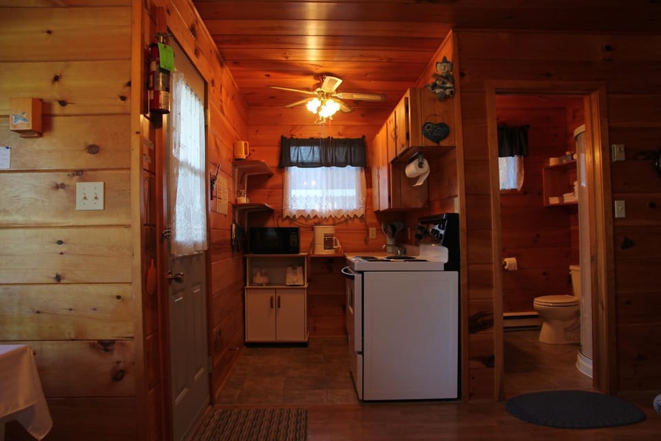 Meadowview Cottages Chalet in Prince Edward County