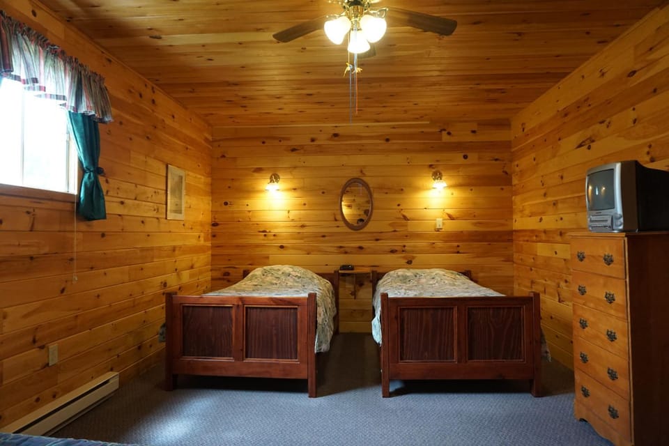 Meadowview Cottages Chalet in Prince Edward County