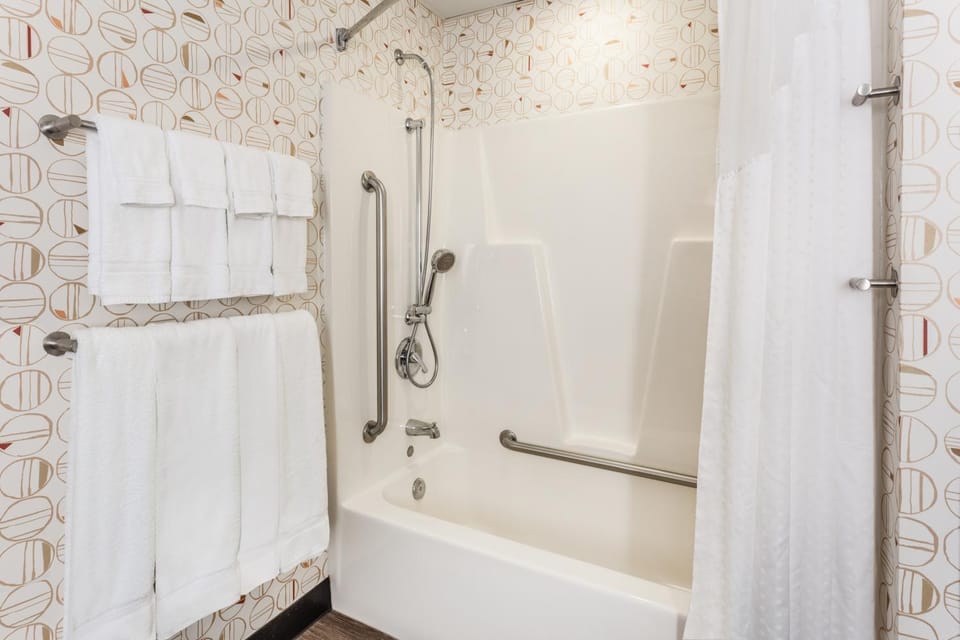 Shower, Bathroom, Bath, towels