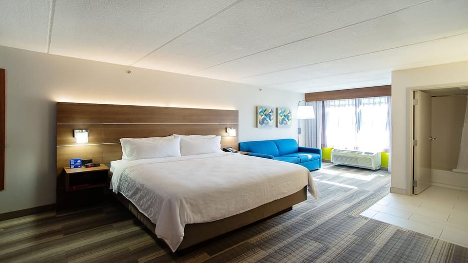 Holiday Inn Express & Suites Tempe by IHG Hotel in Tempe