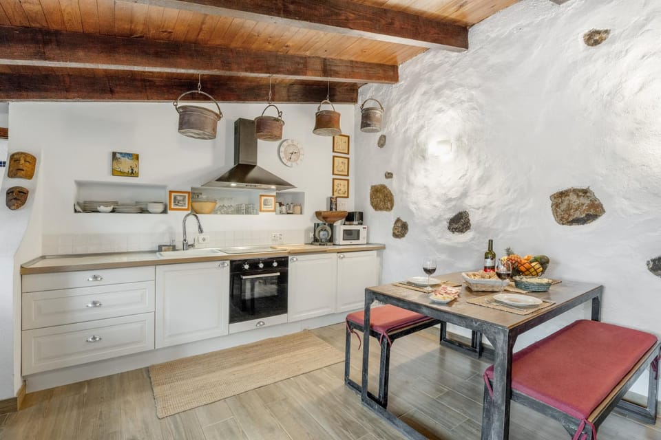 Property building, Kitchen or kitchenette, Living room