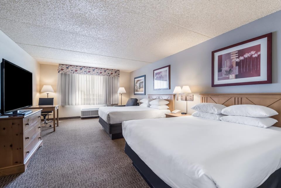 Red Lion Inn & Suites Goodyear Newly Renovated Hotel in Avondale