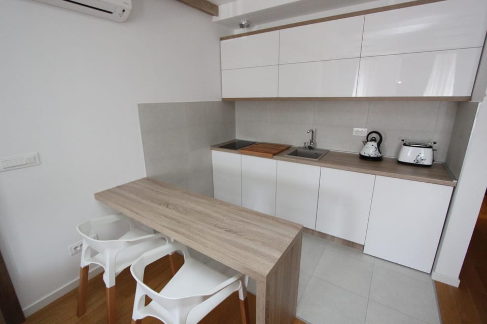 Kitchen or kitchenette, kitchen