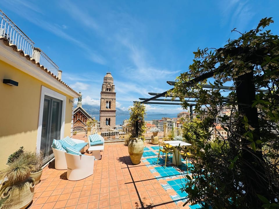 Nearby landmark, Day, Natural landscape, View (from property/room), Balcony/Terrace
