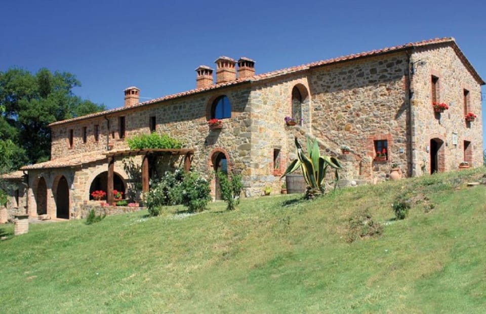 Le Piane Farm Stay in Tuscany