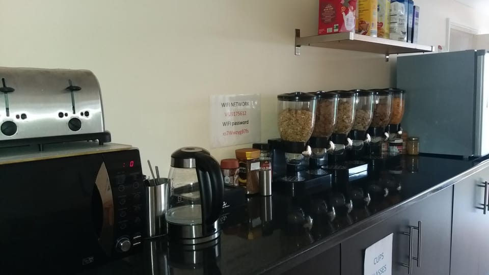 Communal kitchen, Continental breakfast