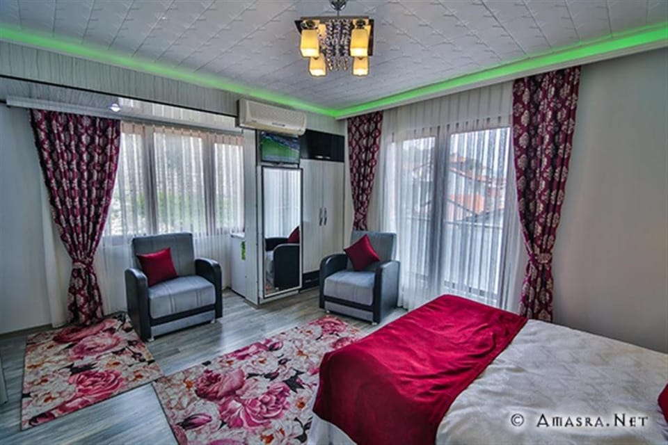 Bed, Seating area