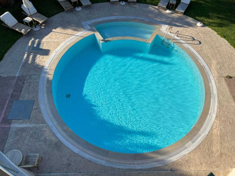 Pool view, Swimming pool, sunbed